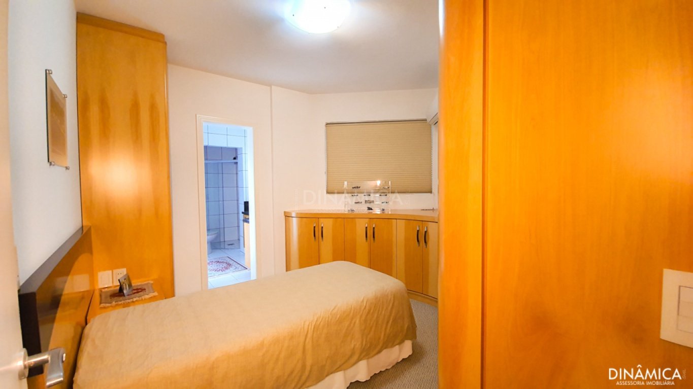 Apartamento Duplex, Jardim Blumenau, Blumenau, 03 dormitórios sendo 02 suites.