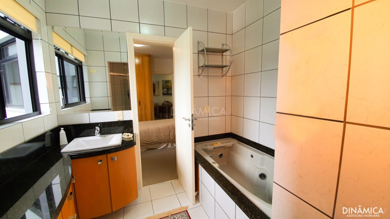 Apartamento Duplex, Jardim Blumenau, Blumenau, 03 dormitórios sendo 02 suites.